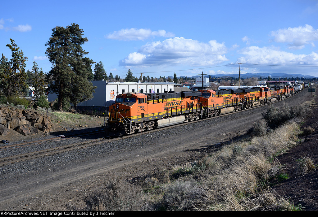 BNSF 6758